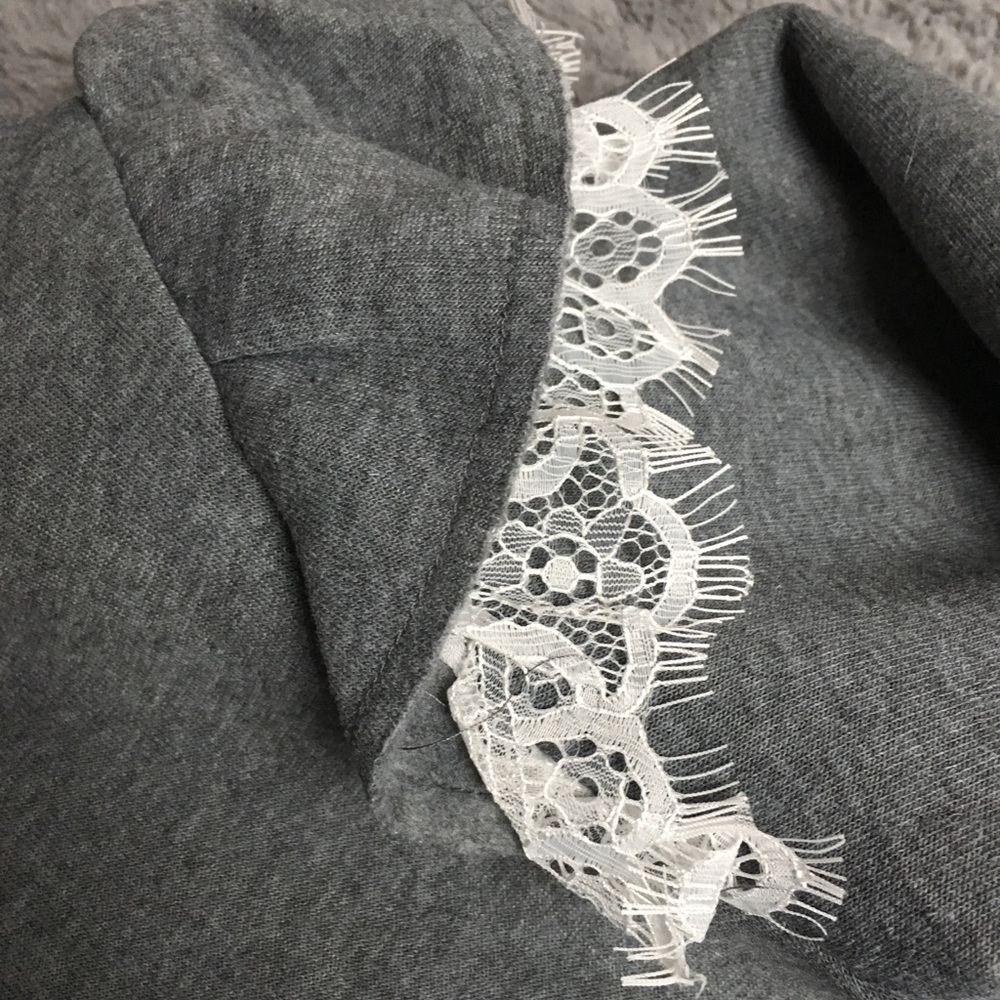 🆕Emotional Appeal Ruffle Lace Sweatshirt. Size S✨ - Picture 4 of 5